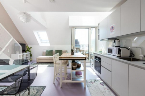 JULIUS 6 - Duplex Apartment 5 Mins to City Center